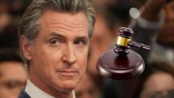 Gavin Newsom firma una serie de leyes que marcan el rumbo político de California