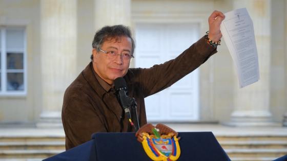Petro firmó decreto que ordena desclasificar archivos de inteligencia del DAS