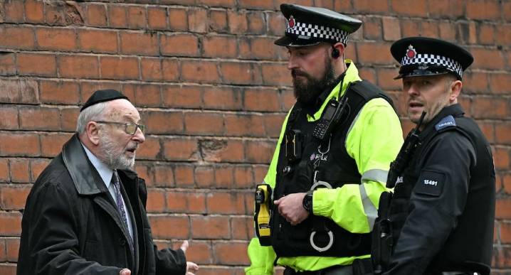 La policía confirma la muerte del presunto atacante de la sinagoga de Mánchester 