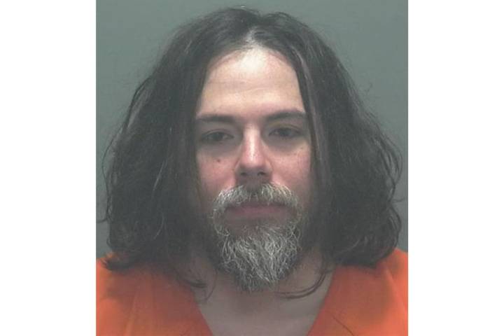 Man Fatally Shot Girlfriend Outside Texas Roadhouse, Then Fled with Kids