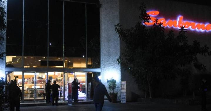 Asaltan tienda Sanborns en la colonia Del Valle; delincuentes se dan a la fuga