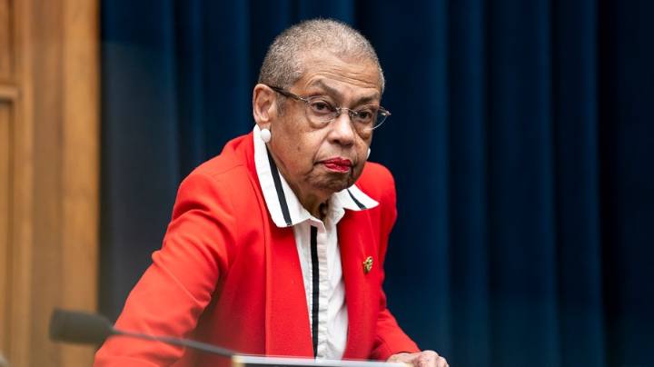 Norton scammed in her home by fake cleaning crew, police say