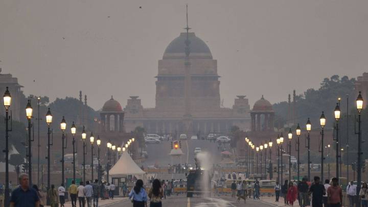 Delhi AQI remains in poor category, spike in respiratory cases post
