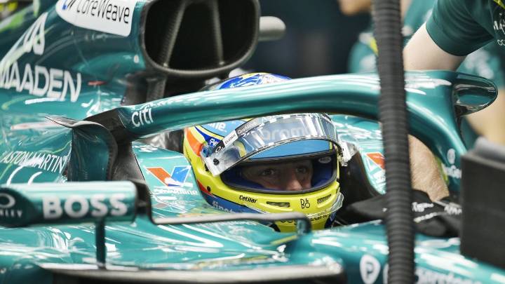 Alonso se luce bajo los focos de Singapur