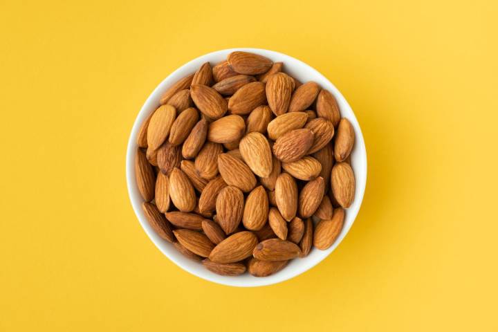 7 Side Effects of Eating Too Many Almonds