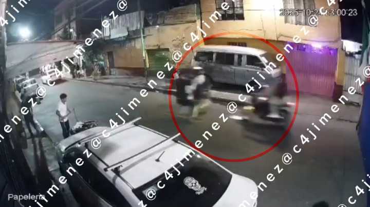 ¡Le falló el caballito! Motociclista provoca a accidente tras acrobacia en la Álvaro Obregón