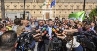 Abascal critica las políticas en inmigración de PP y PSOE que han llevado «al colapso» a la Sanidad andaluza