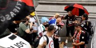 La marcha de jubilados en el Congreso comenzó con incidentes: la policía aplica el protocolo antipiquetes