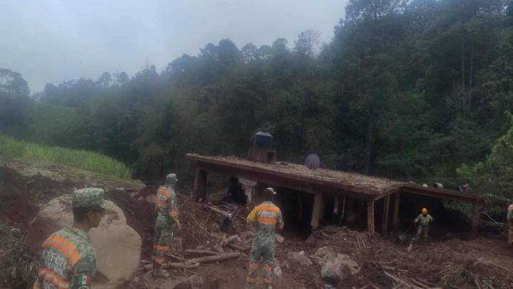 Aún sin localizar siete poblanos por lluvias; tres estarían sepultados: Armenta