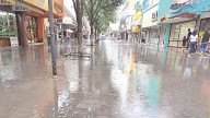 Demandan drenaje pluvial en la peatonal por lluvias
