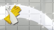 Con un chorro de vinagre: cómo remover la mugre pegada en los azulejos del baño
