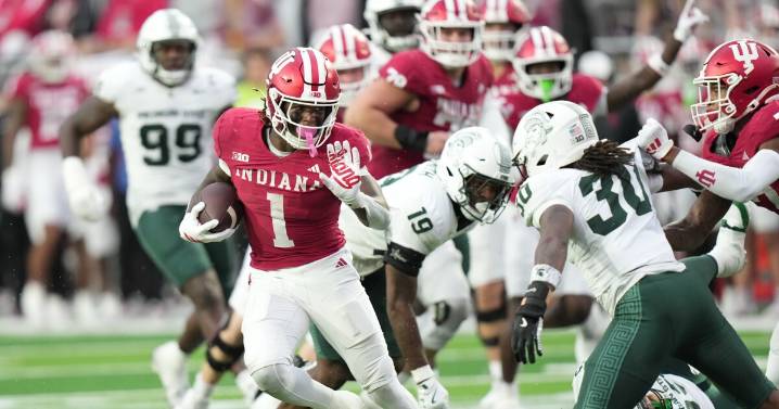 Mendoza throws four TD passes and No. 3 Indiana overwhelms Michigan State 38