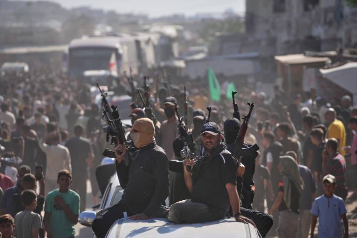 Israel releases 1,900 Palestinian prisoners as part of peace plan