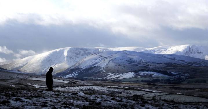 Parts of UK set to freeze in -1C temperatures with 2cm of snow falling per hour