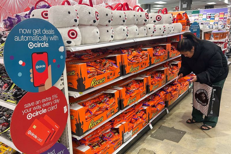 US retailers discounting Hershey sweets to boost key Halloween sales