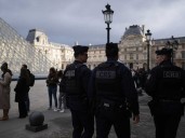 Paris police acknowledge major gaps in Louvre’s defences after theft