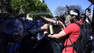 Incidentes en la marcha de jubilados: la policía aplicó el protocolo antipiquete y hubo enfrentamientos con gases