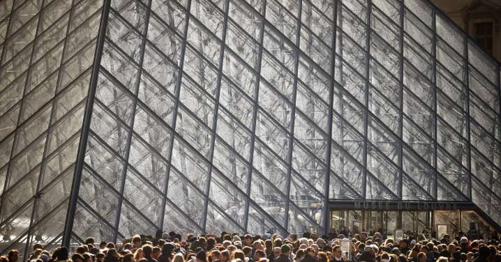 Louvre Robbery Suspects Arrested