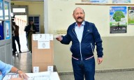 Insfrán votó en Laguna Blanca y pidió: "vayan a expresarse porque es saludable para la democracia"