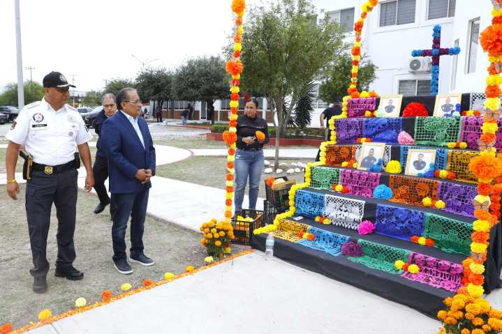 Con altar de muertos, honra Escobedo a sus oficiales caídos