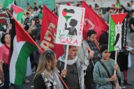 FOTOS. Marcha en apoyo a Palestina reúne a cientos de personas en Providencia tras anuncio de alto el fuego