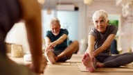 Tiene 102 años, es profesora de yoga y cuenta su secreto para envejecer bien