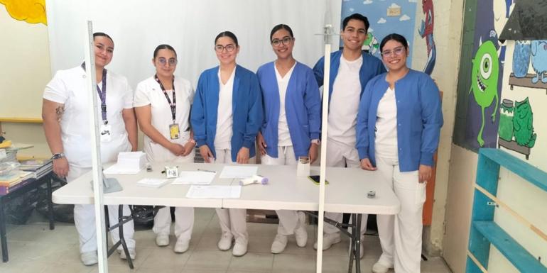 Llevaron estudiantes de la UACJ brigada de salud a jardín de niños