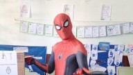 Un hombre votó en Santa Fe con un disfraz de Spiderman y se volvió viral