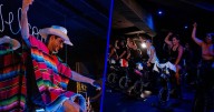 El Azote de Dios: el coach mexicano que convierte el fitness en espectáculo