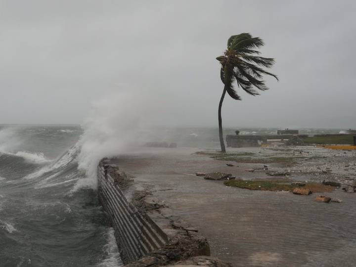 Hurricane Melissa: Flights cancelled as Ottawa advises Canadians to avoid travel to Jamaica