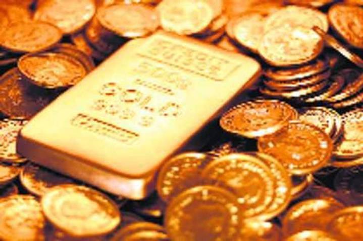 Gold jumps Rs 700 to fresh peak of Rs 1.24 lakh/10 gm