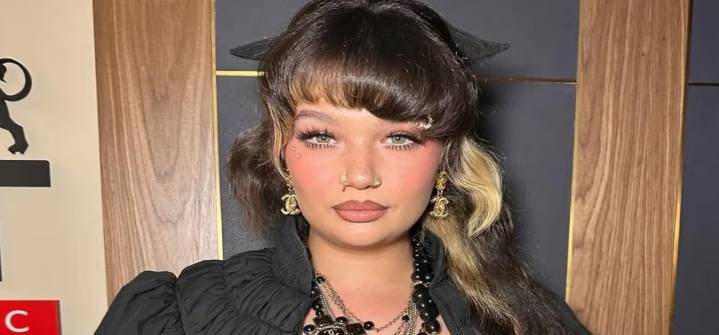 Lola Young cancela todos sus conciertos tras desmayarse en una actuación