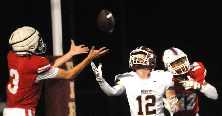 Photos: Morris football dominates Ottawa with 48-0 shutout victory – Shaw Local