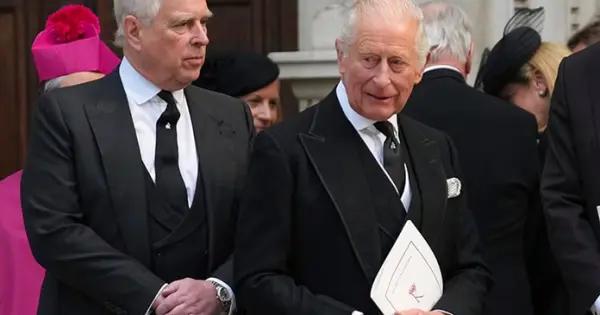 El rey Carlos III retira títulos al príncipe Andrés