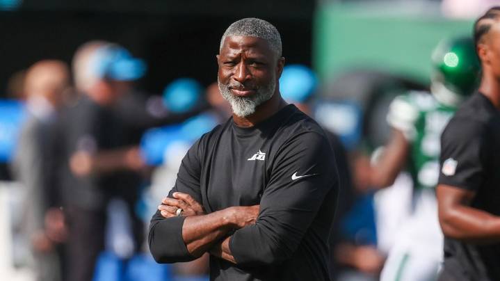Jets' Aaron Glenn hasn't decided on his QB for Week 8