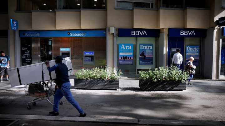O BBVA fracasa na súa opa ao Sabadell e non obtén nin o 26 % do capital