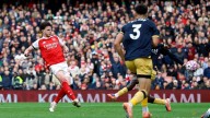 Arsenal go top as Liverpool suffer last-gasp defeat at Chelsea
