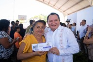 Yucatán entrega tarjetas del programa “Mujeres Bienestar”