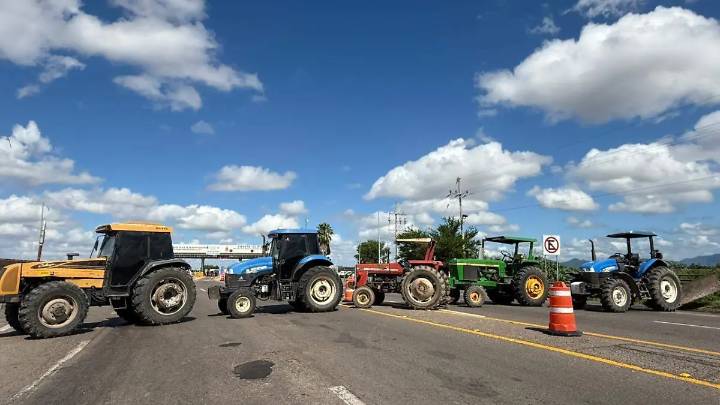Productores agrícolas liberan la caseta de Cuatro Caminos en Guasave