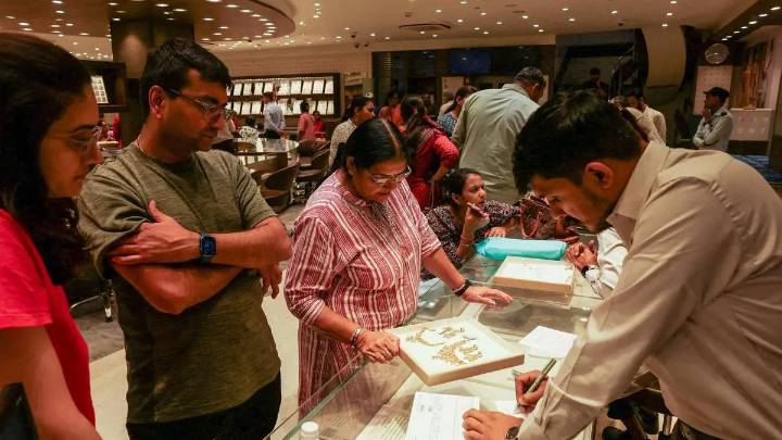 Gold demand falls 16% to 209 tonnes as prices surge