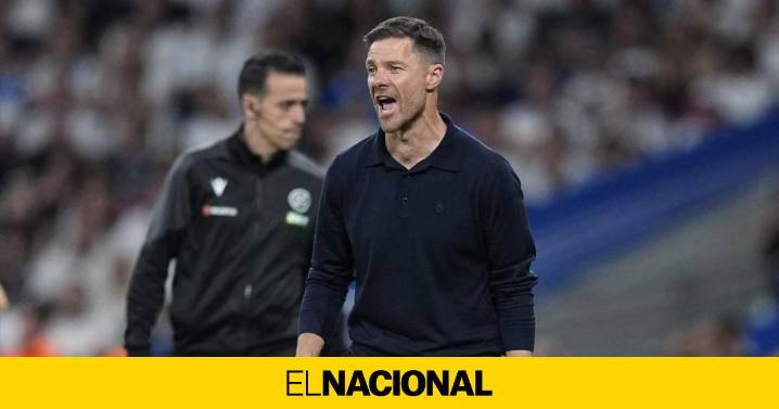 Un jugador del Real Madrid pierde los nervios en el banquillo y Xabi Alonso lo castiga inmediatamente