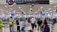 Alertan sobre posible caos en aeropuertos de Estados Unidos por el cierre del Gobierno: "Estamos entrando en una temporada de vacaciones"