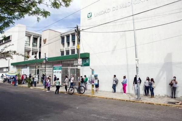 Va Sheinbaum por unificación del sistema de salud en 2027