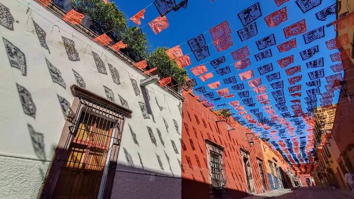 Calle de Jesús vuelve a brillar con el espíritu del Día de Muertos en San Miguel