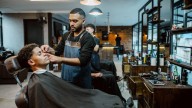 Barberías, verdulerías, ropa y celulares: radiografía del comercio en el centro de Pilar