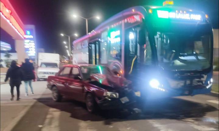 Tsuru ocasiona cierre de circulación a ruta de Qrobús: la unidad responsable fue retirada de la zona