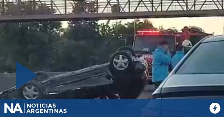 Choque y vuelco en General Paz