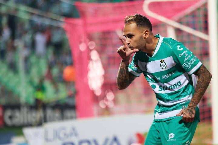 Santos Laguna vence 3-1 a Querétaro y revive en la pelea por el Play