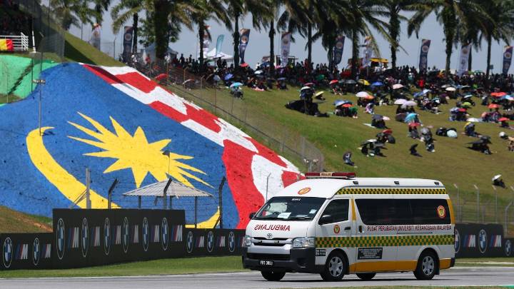 José Antonio Rueda y Noah Dettwiler, fuera de peligro tras un aterrador accidente en el Gran Premio de Malasia antes de la carrera de moto 3