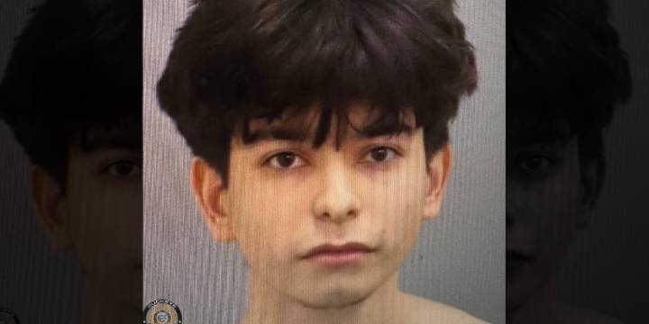 Buckeye man accused of molesting girl after posing as teen online